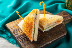 Мини-сэндвич с ветчиной и сыром Catering4you, агрегатор кейтеринг-услуг