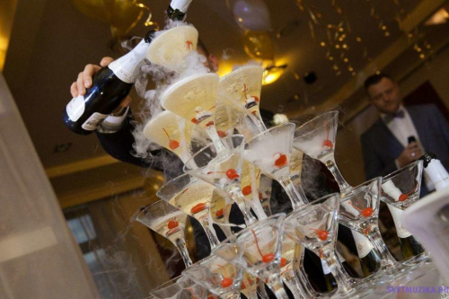 Фуршет с горкой шампанского и шоколадным фонтаном на 50 персон Catering4you, агрегатор кейтеринг-услуг