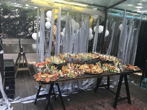 Праздничный стол на 4 персоны Catering4you, агрегатор кейтеринг-услуг